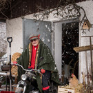 Altmodisch_Catherine-Ebser_Oma Rosa Huehnerstall_DR5A3587.jpg