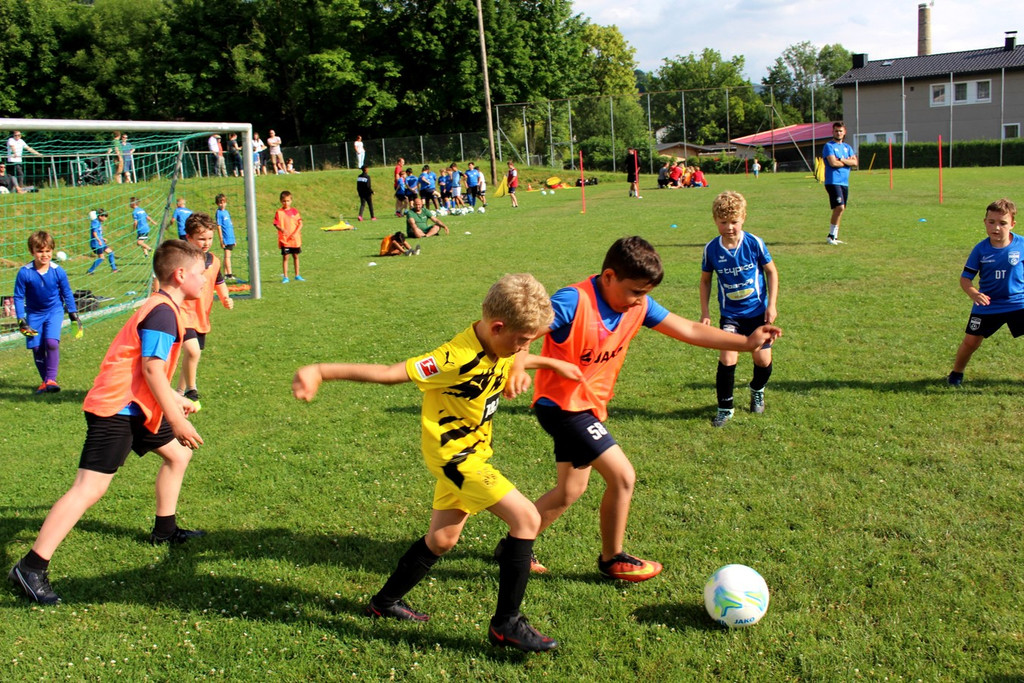 Lochau Fu__ball TRAINING A NACHWUCHS Symbolfoto _4_.JPG