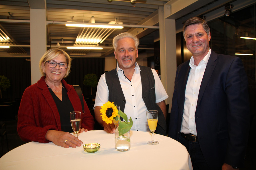 IMG_7245 Angelika und Reinhard Gasser mit Daniel Allgaeuer.JPG