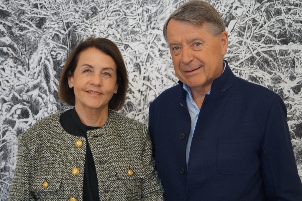 Galerist Herbert Alber mit Elke.JPG