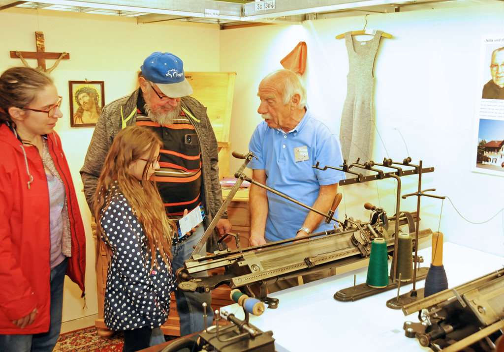 AJK Ho__chst Museennacht 02-10-21 Strickmaschine 71.jpg