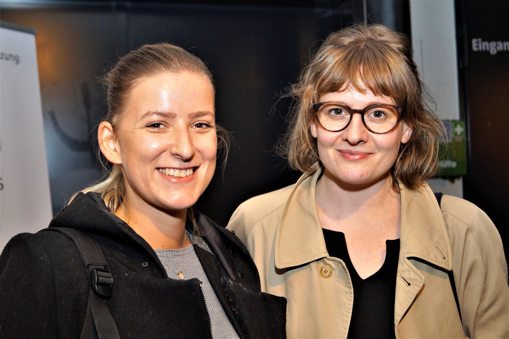 Stefanie Bilgeri und Stefanie Tschol freuten sich auf die Lesung.JPG
