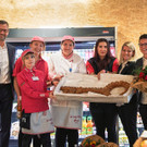Schl__ssle__bergabe-f__r-den-neuen-Markt.jpg
