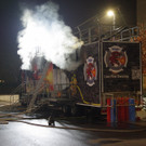 Mit Atemschutzmaske dem Feuer entgegen