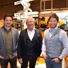 Wiederer__ffnung Intersport Fischer B__rs Erhard Fischer _Mitte_ mit seinen S__hnen Michael und Mario Fischer.jpg