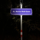 Jüdische Aktivisten überklebten Nazi-Straßenschilder