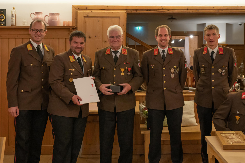 2021 11 Au Feuerwehr Ehrung   __Marianna _36_.jpg