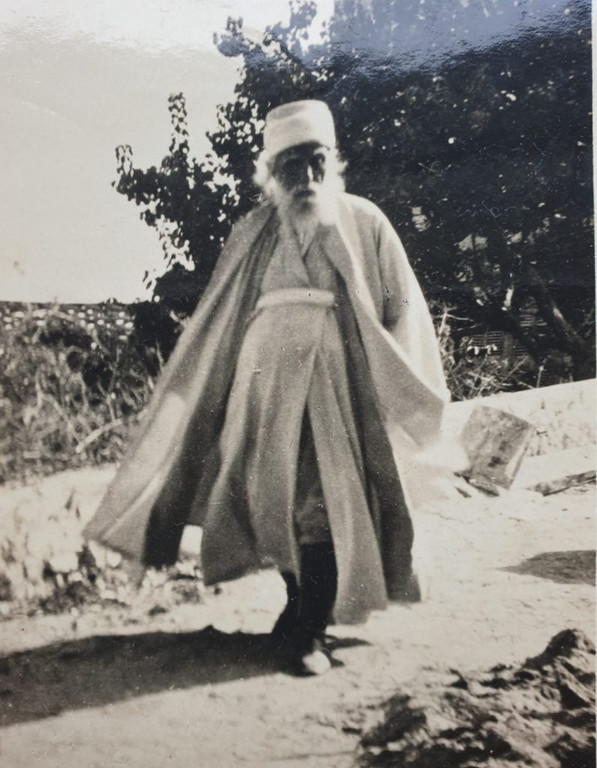 Abdul-Baha auf dem Weg.jpg