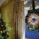 2021-11-29T143250Z_1953960114_RC2D4R9CF9XR_RTRMADP_3_CHRISTMAS-SEASON-USA-WHITE-HOUSE.JPG