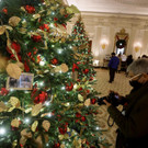 2021-11-29T152406Z_2103941622_RC2D4R9HEHJU_RTRMADP_3_CHRISTMAS-SEASON-USA-WHITE-HOUSE.JPG