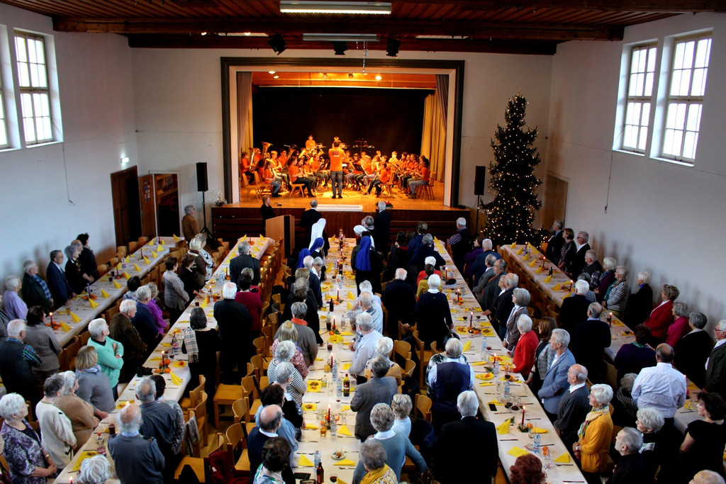 F Senioren ADVENTFEIER A GESAMT 14-12-2019 _1_.JPG