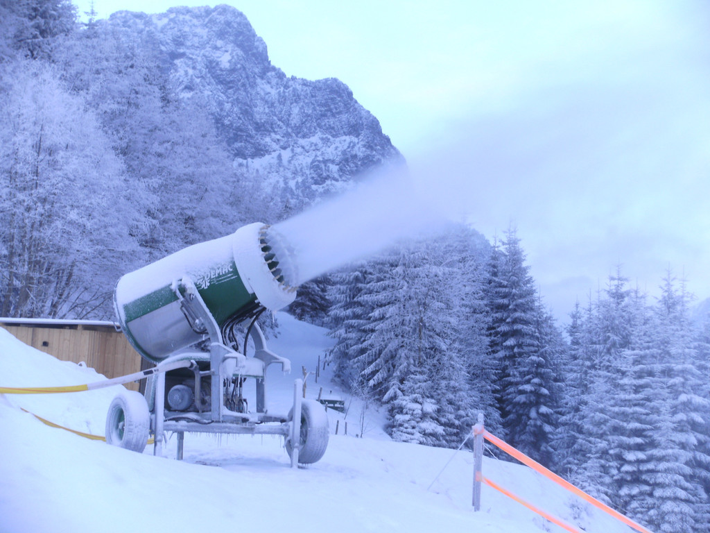 19 Bazora Schneekanone 012011.jpg