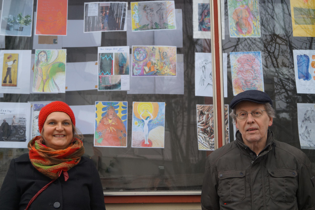 K__nstlerin Claudia Mang und Benny Gleeson _Obmann der Kunstvereinigung OffenArt_.JPG