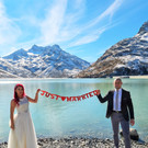 Hochzeitsfoto zur Erinnerung vor dem standesamt und auf der Silvretta.