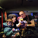 Kellerbrand_Wr_Neustadt-4_v_l_n_r_-Marco-4-Leonie12-und-LM-Christian-mit-dem-Feuerwehr-Felix.jpg