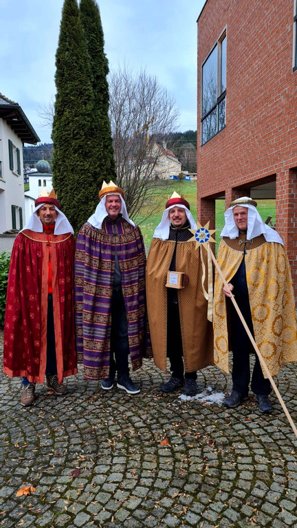Sternsingeraktion der Pfarre C ERWACHSENENGRUPPE Dorf 06-01-2022 _1_.jpg