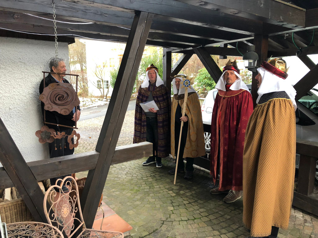 Sternsingeraktion der Pfarre C ERWACHSENENGRUPPE Dorf 06-01-2022 _4_.jpg