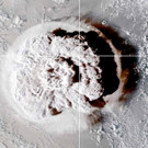 Vulkanausbruch vor Tonga: Satellitenbilder
