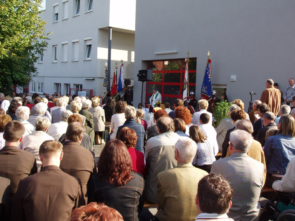 Rotkreuzst__tzpunkt D ER__FFNUNGmit Messe September 2005 _1_.jpg
