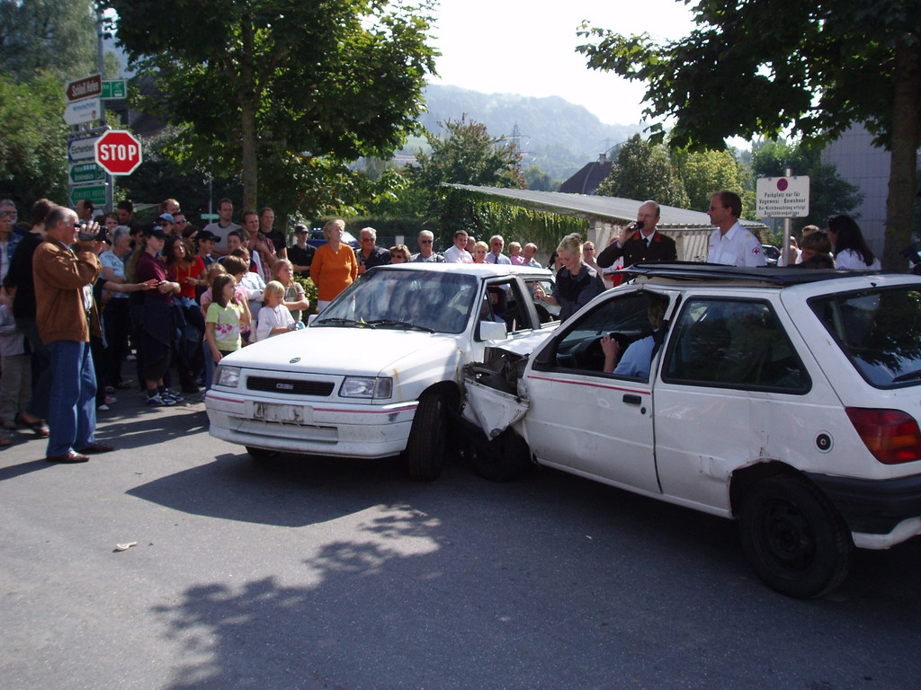 Rotkreuzst__tzpunkt E ER__FFNUNG mit FW __bung September 2005 _1_.jpg
