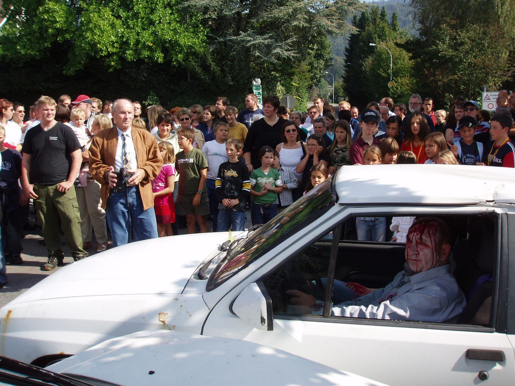 Rotkreuzst__tzpunkt E ER__FFNUNG mit FW __bung September 2005 _2_.jpg