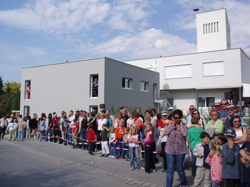 Rotkreuzst__tzpunkt E ER__FFNUNG mit FW __bung September 2005 _3_.jpg