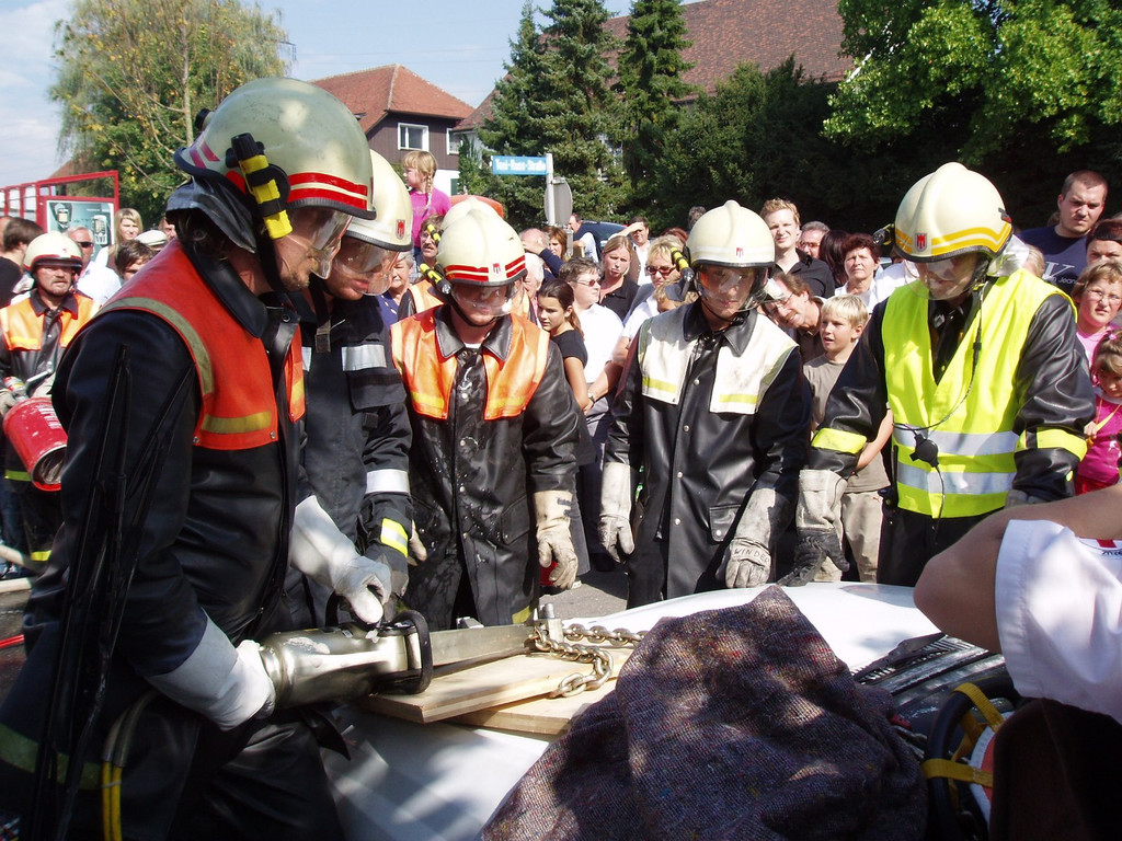 Rotkreuzst__tzpunkt E ER__FFNUNG mit FW __bung September 2005 _5_.jpg