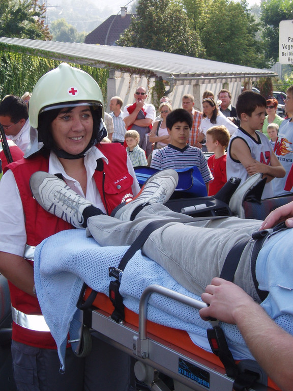 Rotkreuzst__tzpunkt E ER__FFNUNG mit FW __bung September 2005 _7_.jpg