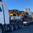 Überladener Sondertransport in Schwechat
