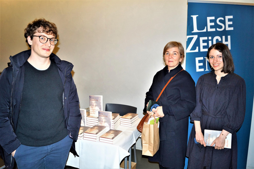 Joshua und Simone K__b_ re Autorin Sarah Kuratle.JPG