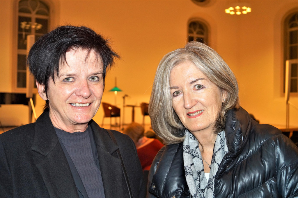 Ruth Reitmar und Ulrike Gorbach freuten sich auf die Lesung.JPG