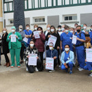 Proteste vor den Spitälern