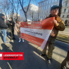 Proteste vor der LPD Wien