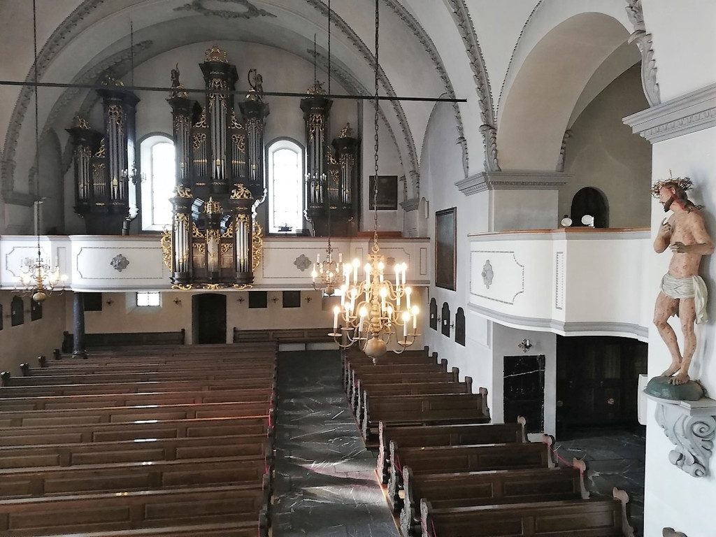 Kirche innen 2.jpg