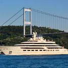 Die Super-Yacht "Dilbar von Oligarch Alisher Usmanov