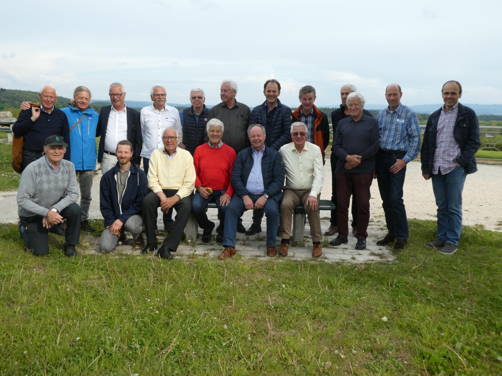 M__nnergesangverein F Ausflug ZIVIL 2010.JPG