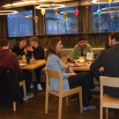 Lehrlingsstammtisch mit Staatssekretärin und Bürgermeister