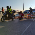 Gürtelbrücke in Wien mit Brot blockiert