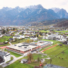 0_Titel_neu_Volkschule_Nueziders_Fink_Thurnher_Architekten_cbyHannoMackowitz_DJI_0679_4c.jpg