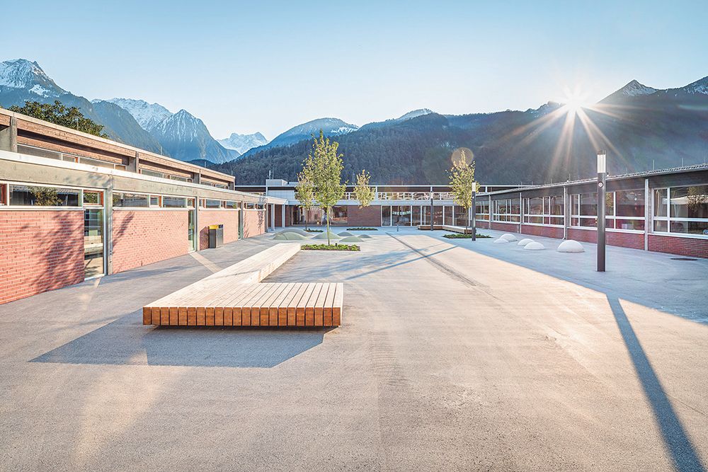 1_1_Volkschule_Nueziders_Fink_Thurnher_Architekten_cbyHannoMackowitz_klein__HMA1974.jpg
