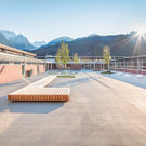1_1_Volkschule_Nueziders_Fink_Thurnher_Architekten_cbyHannoMackowitz_klein__HMA1974.jpg