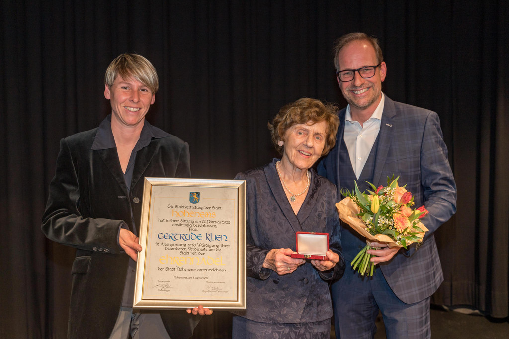 Ehrungen der Stadt Hohenems 2022 - Ehrenring- und Ehrennadeltr__ger - _c_Dietmar Stiplovsek _29_.jpg
