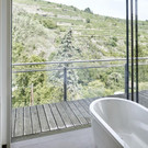 SHR_Krems_rooms_Weinbergsuite_bath.jpg