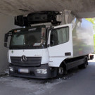 Lkw bleibt in Unterführung stecken