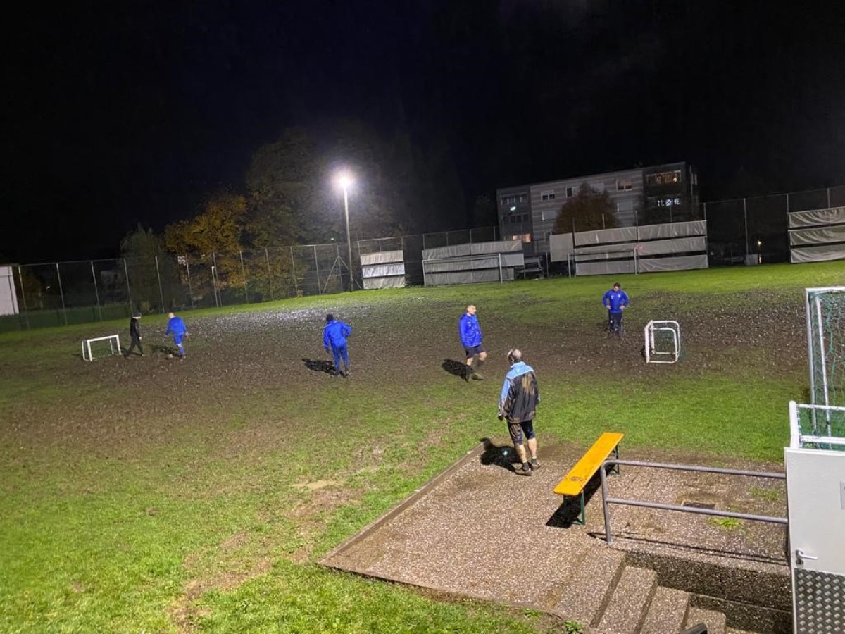 Fu__ball STADION HOFERFELD CF TRAINING Bedingungen Symbolfoto April 2022 _2_.jpg