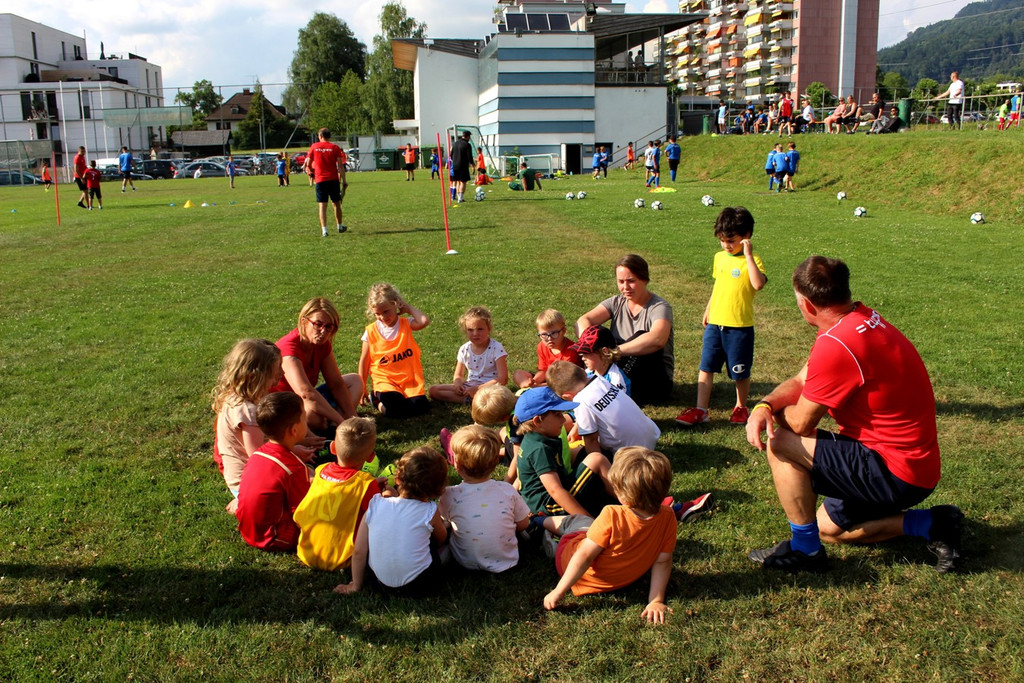 Fu__ball STADION HOFERFELD CF TRAINING Bedingungen Symbolfoto April 2022 _5_.JPG