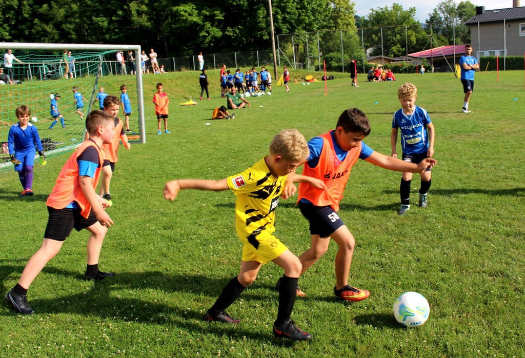 Fu__ball STADION HOFERFELD CF TRAINING Bedingungen Symbolfoto April 2022 _6_.JPG