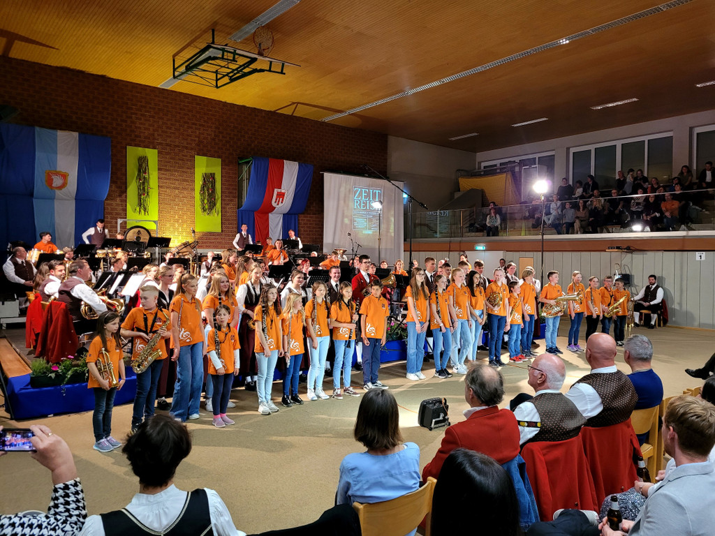 Musikverein FR__HLINGSKONZERT B Klangk__rper mit JUGEND 23-04-2022 _2_.jpg