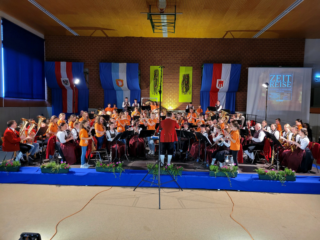 Musikverein FR__HLINGSKONZERT B Klangk__rper mit JUGEND 23-04-2022 _3_.jpg