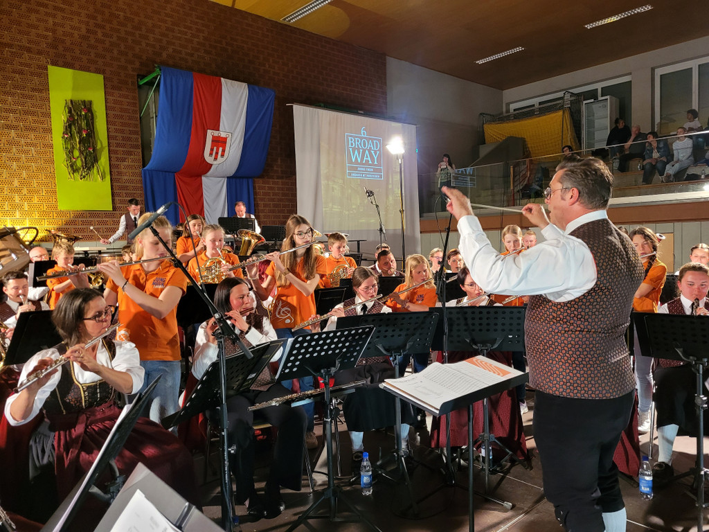 Musikverein FR__HLINGSKONZERT B Klangk__rper mit JUGEND 23-04-2022 _11_.jpg